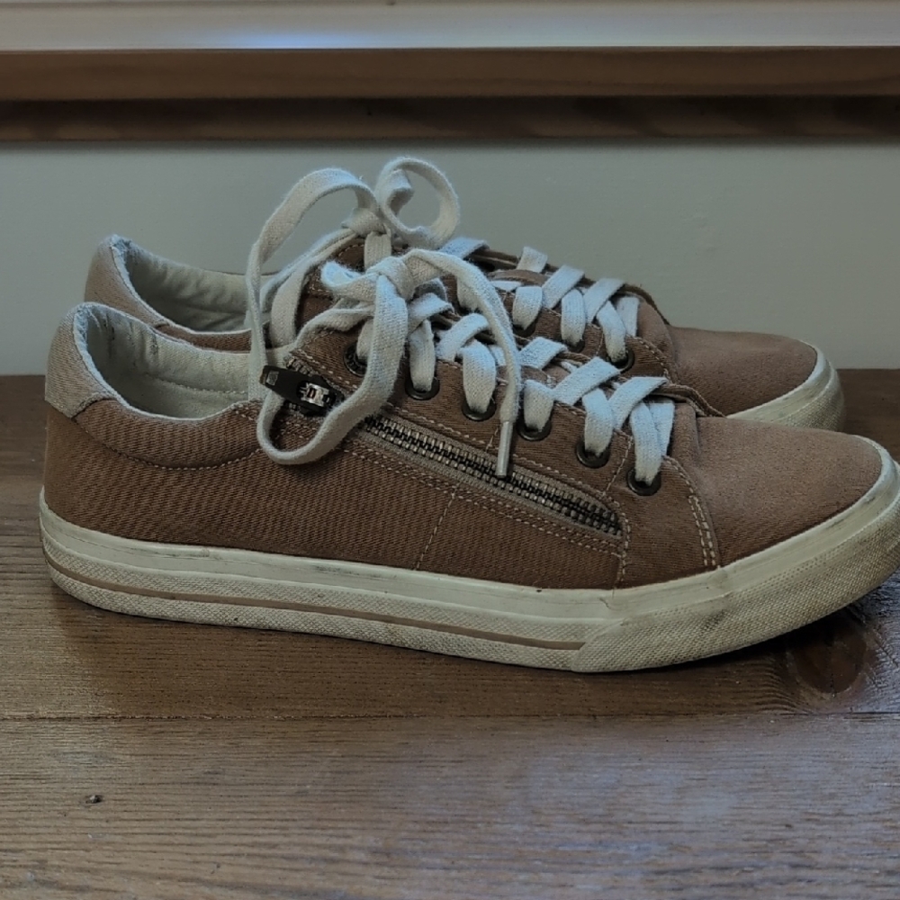 Taos Z Sole Footwear Sneaker Size Women 8.5 Golden Tan - Picture 5 of 7